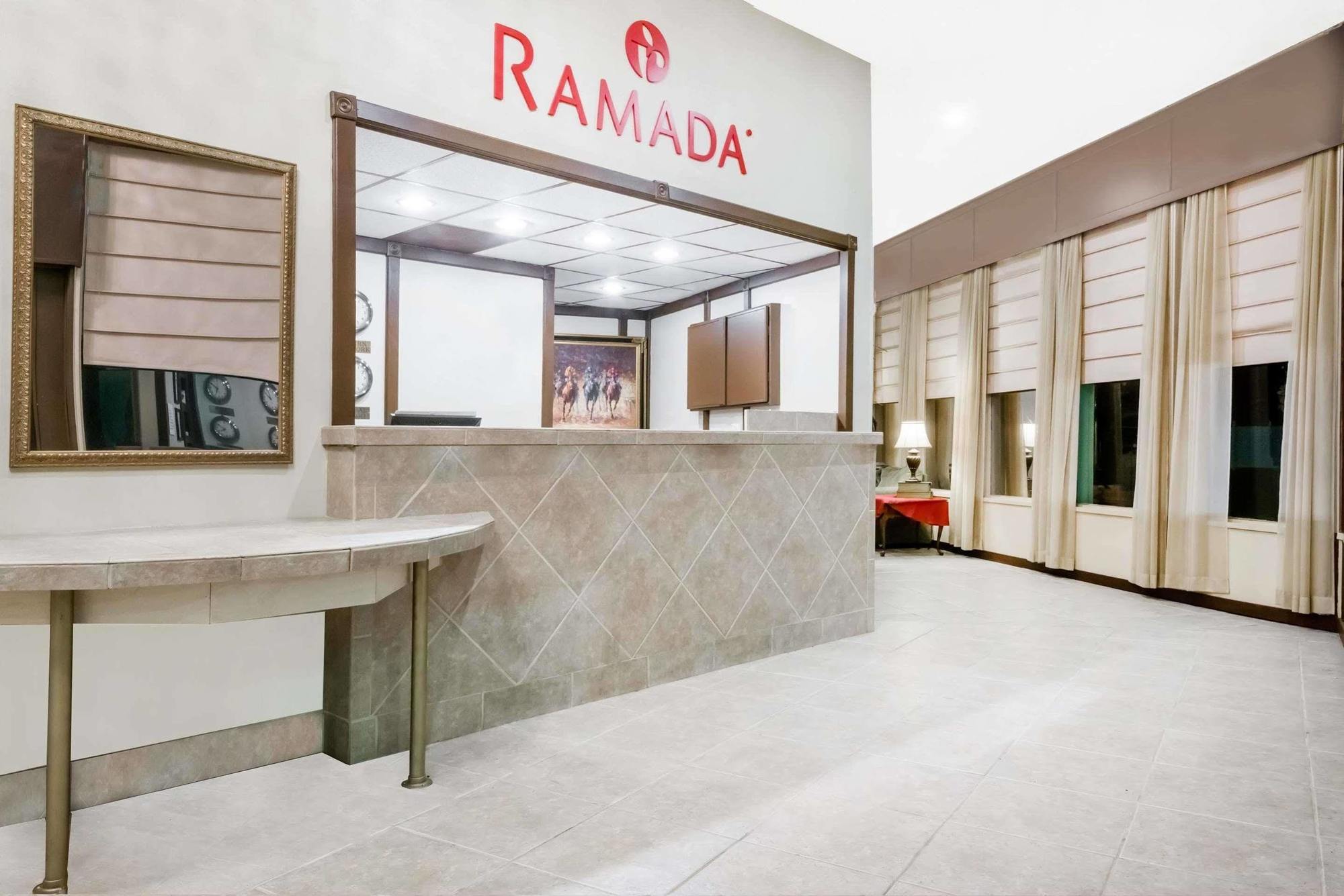 Ramada By Wyndham Lexington North Hotel & Conference Center Ngoại thất bức ảnh
